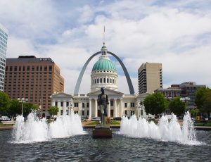 Spirit of Saint Louis, Gateway Arch, located on the banks of the Mississippi River in Missouri. 